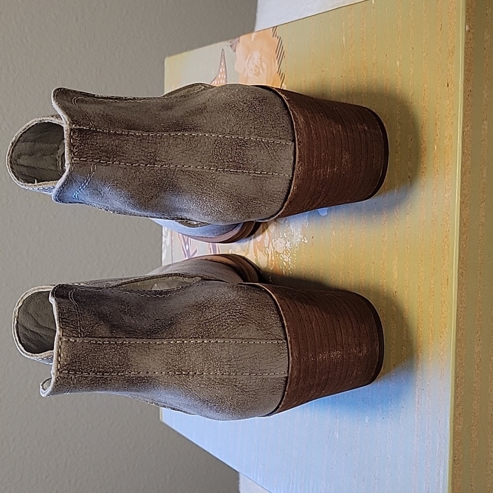 Very G Reagan Ankle Boots, NIB - Picture 4 of 10
